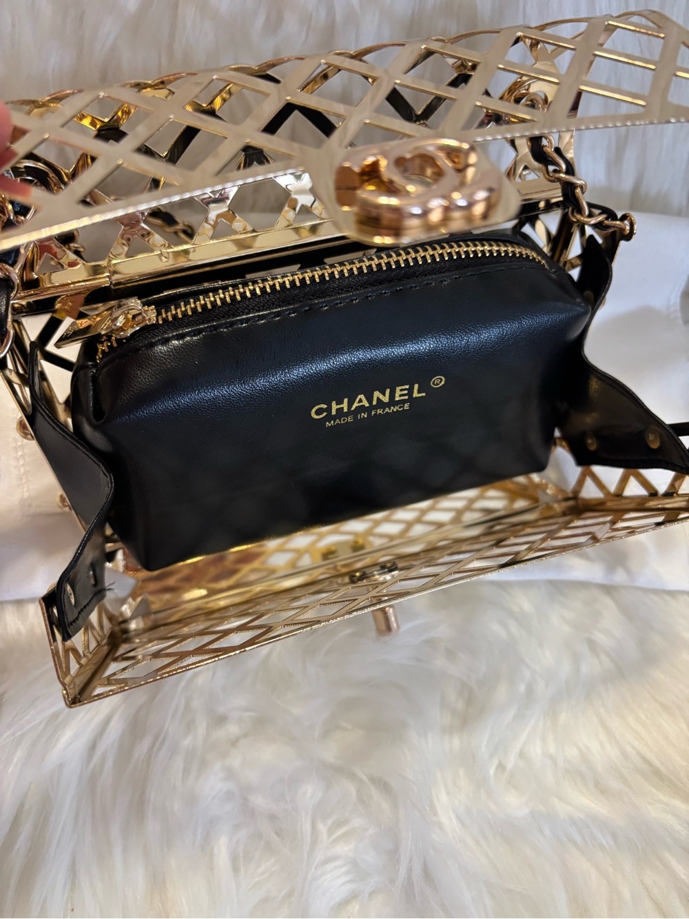 Fashionable Lattice Style Shoulder/Crossbody Bag with Pouch - Picture 6 of 13